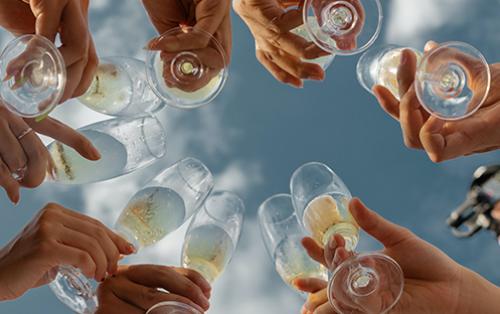 Comment organiser une soirée d’anniversaire surprise à Paris inoubliable pour votre conjoint ?