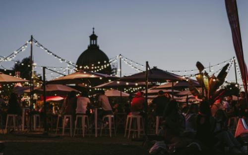 Plonge dans l'atmosphère enjouée des guinguettes pour ton Anniversaire
