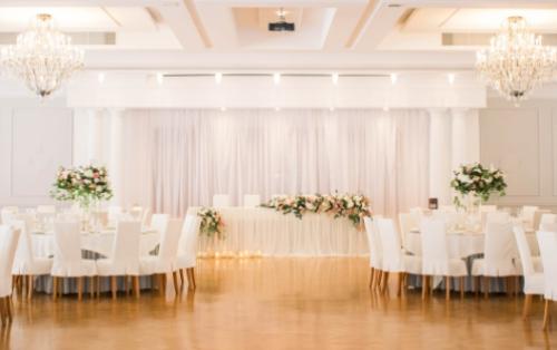 Salles minimalistes ou grandioses ? Les styles qui marquent l'année
