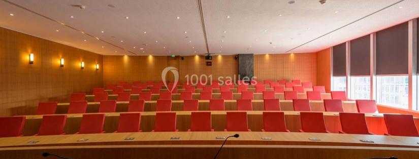 Où trouver une salle de séminaire réservable proche de la gare ?