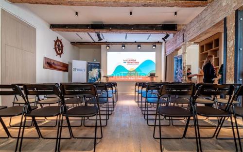 Les meilleures salles de réunion connectées avec tableau interactif à Marseille