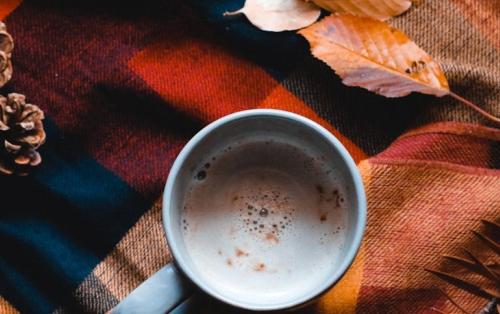 Comment personnaliser ses réceptions d’automne sans exploser son budget ?