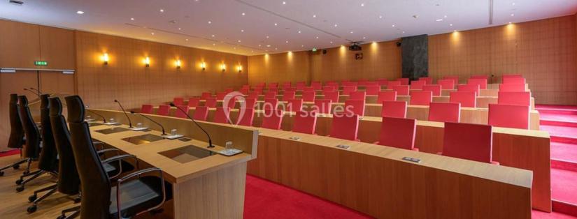 Salle de formation hybride à Paris : guide technique pour réussir le présentiel-distanciel