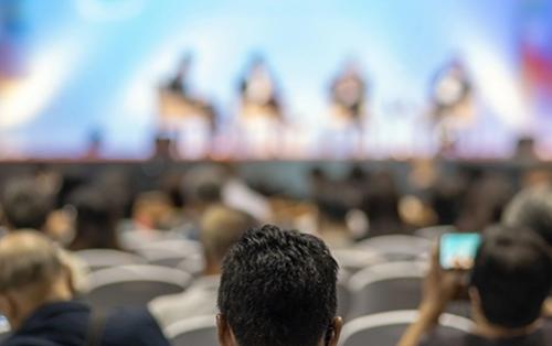 Comment organiser un kick-off annuel réussi : checklist et lieux 2026 | 1001 Salles PRO