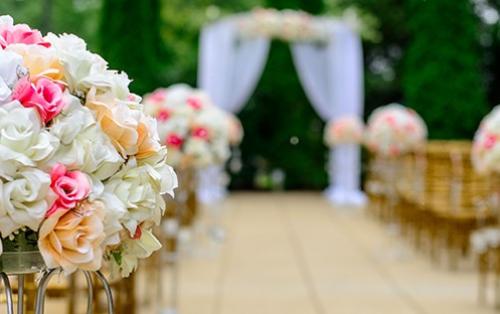 Quel officiant de cérémonie laïque choisir ?