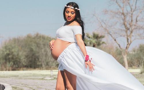Vous êtes enceinte ? Nos idées de tenues pour aller à un mariage