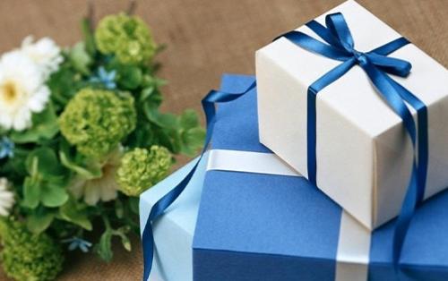 Comment trouver un cadeau original pour le mariage de votre meilleur ami.