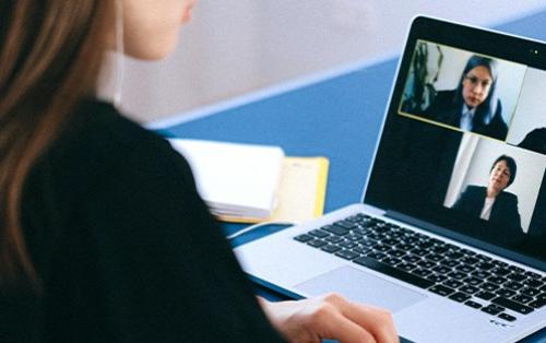 Le Futur des Événements Professionnels : Vers une Expérience Virtuelle et Hybride