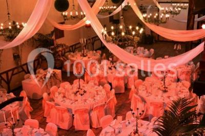 Miniature Location salle La Haute-Maison (Seine-et-Marne) - La Ferme de la Petite Loge #8 Filet de poisson servi sur un lit de légumes, garni de tomates séchées, herbes fraîches, et accompagné d'agrumes.