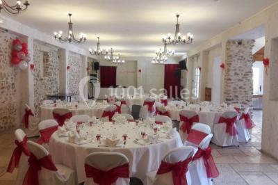 Miniature Location salle La Haute-Maison (Seine-et-Marne) - La Ferme de la Petite Loge #7 Filet de poisson servi sur un lit de légumes, garni de tomates séchées, herbes fraîches, et accompagné d'agrumes.