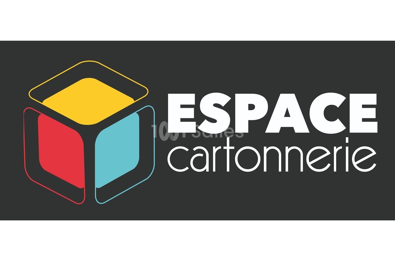 Logo de l'Espace Cartonnerie avec un cube coloré en rouge, jaune et bleu sur fond noir.