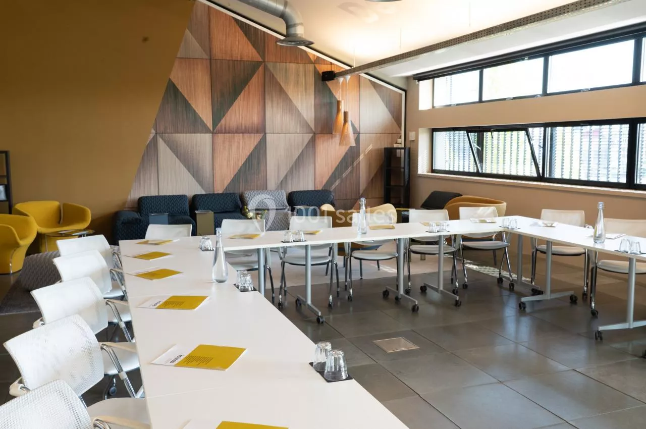 Kolaab - location salle de séminaire avec équipement audiovisuel