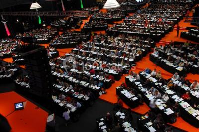 Miniature Location salle Nantes (Loire-Atlantique) - Exponantes Le Parc #2 Bâtiment moderne avec façade vitrée, éclairé au crépuscule, reflété dans un plan d'eau calme.