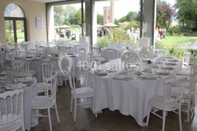 Miniature Location salle Donceel (Liège) - Château de Limont #3 Assiette rectangulaire avec boule de glace au chocolat, boule de glace vanille, gaufre, éclats de noisettes et sucre glace.