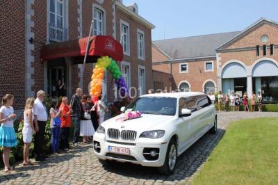 Miniature Location salle Donceel (Liège) - Château de Limont #9 Assiette rectangulaire avec boule de glace au chocolat, boule de glace vanille, gaufre, éclats de noisettes et sucre glace.
