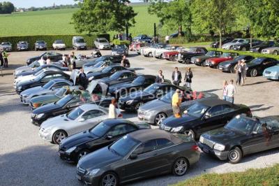 Miniature Location salle Donceel (Liège) - Château de Limont #14 Assiette rectangulaire avec boule de glace au chocolat, boule de glace vanille, gaufre, éclats de noisettes et sucre glace.