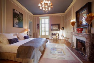 Chapiteau au bord de la riviére