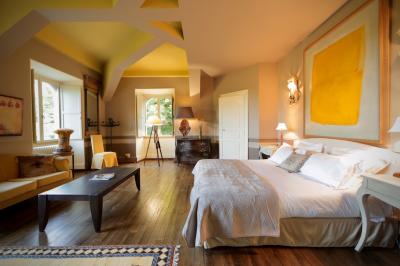 Chapiteau au bord de la riviére