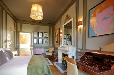 Chapiteau au bord de la riviére