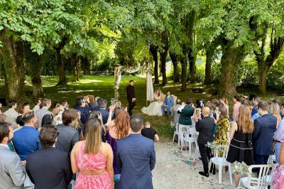 Chapiteau au bord de la riviére