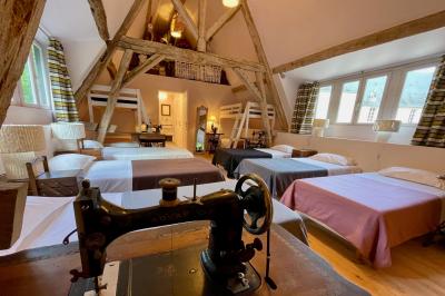 Chapiteau au bord de la riviére