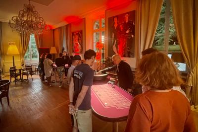 Chapiteau au bord de la riviére