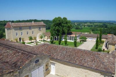 Château Hôtel Isabeau De Naujan - photo 1