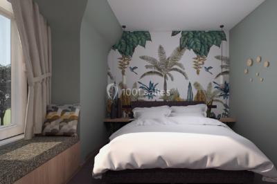 Miniature Location salle Jodoigne (Brabant wallon) - La Villa du Hautsart #26 Chambre avec lit double, murs roses, miroir pleine hauteur, éclairage mural et sol en carrelage sombre.