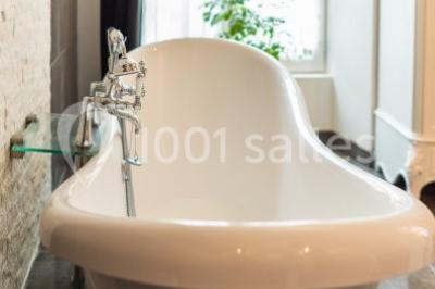 Miniature Location salle Soisy-sur-École (Essonne) - Domaine du Moulin des Noues #10 Disposition de chaises blanches en extérieur autour d'une allée menant à une petite scène sous une tente blanche.