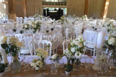 Miniature Location salle Verderonne (Oise) - Domaine de Verderonne #10 Serre illuminée au crépuscule, entourée de murs en pierre et d'arbres, avec une tour en arrière-plan.