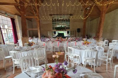 Miniature Location salle Verderonne (Oise) - Domaine de Verderonne #4 Serre illuminée au crépuscule, entourée de murs en pierre et d'arbres, avec une tour en arrière-plan.