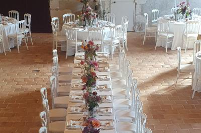 Miniature Location salle Verderonne (Oise) - Domaine de Verderonne #13 Serre illuminée au crépuscule, entourée de murs en pierre et d'arbres, avec une tour en arrière-plan.