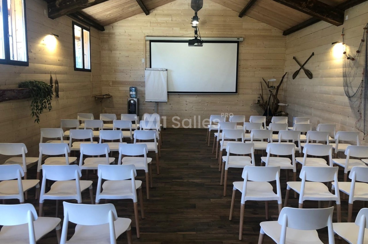 Salle séminaire du Domaine de la Dombes Ain (en conférence)
