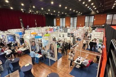 Miniature Location salle La Grande-Motte (Hérault) - Pasino de la Grande Motte #5 Salle avec structures gonflables colorées, tables, chaises et stands installés pour un événement intérieur.