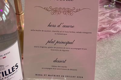 Miniature Location salle Beauchamp (Val-d'Oise) - Les Salons Beauchamp #21 Salle de réception élégante avec tables décorées de fleurs blanches, chaises transparentes et éclairage tamisé.