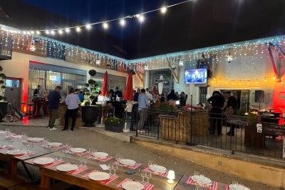 Miniature Location salle Vignieu (Isère) - Domaine de Suzel #43 Vue aérienne d'une réception en plein air autour d'une piscine, avec des invités, des tables et des espaces verts…