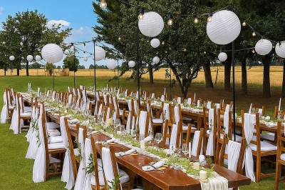 Miniature Location salle Beaulieu-sur-Loire (Loiret) - Domaine des Medards #4 Façade d'une maison à colombages avec jardinières fleuries et un jardin verdoyant au premier plan.