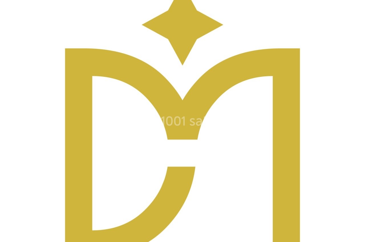 Location salle Beaulieu-sur-Loire (Loiret) - Domaine des Medards #9 Logo doré stylisé avec une étoile au-dessus d'un monogramme combinant les lettres D et M.