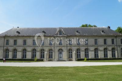 Miniature Location salle Fontaine-Chaalis (Oise) - Domaine de Chaalis #20 Intérieur d'une chapelle gothique avec des vitraux colorés, des voûtes ornées et des peintures murales détaillées.