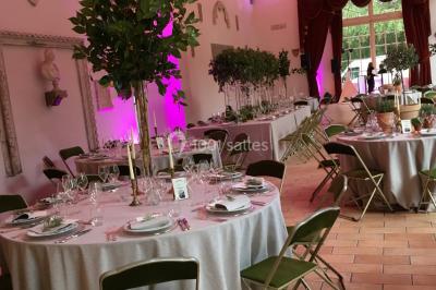 Miniature Location salle Fontaine-Chaalis (Oise) - Domaine de Chaalis #11 Intérieur d'une chapelle gothique avec des vitraux colorés, des voûtes ornées et des peintures murales détaillées.