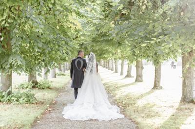 Miniature Location salle Fontaine-Chaalis (Oise) - Domaine de Chaalis #18 Intérieur d'une chapelle gothique avec des vitraux colorés, des voûtes ornées et des peintures murales détaillées.
