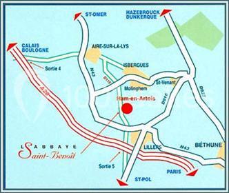 Carte indiquant la localisation de Ham-en-Artois et de l'abbaye Saint-Benoît, avec routes et villes environnantes.