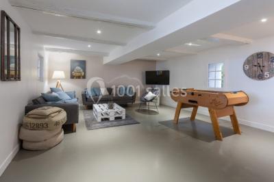 Miniature Location salle Montagnac (Hérault) - Domaine de la Grangette #28 Tente en toile beige installée sur un sol gravillonné, entourée d'arbres, avec des lits aménagés à l'intérieur.