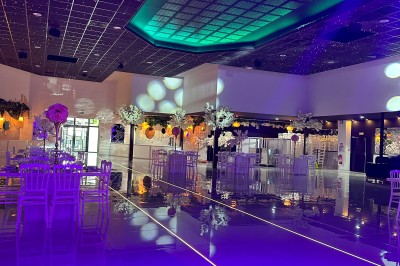 Miniature Location salle Crosne (Essonne) - Aux Tulipes #3 Plateau de fromages variés comprenant des morceaux de brie, de fromage bleu, de chèvre et des cubes de fromage à pâte dure.