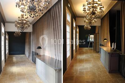 Pont éclairé et kiosque en bois près d'une fontaine illuminée, entourés d'arbres dans un parc nocturne.