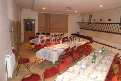Miniature Location salle Plaisir (Yvelines) - La Ferme du Buisson #9 Armoire en bois ouverte contenant des verres, assiettes, bols, carafes et paniers soigneusement rangés sur des étagères.