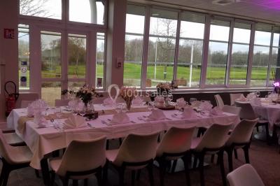 Miniature Location salle Ardon (Loiret) - Golf d'Orleans Limère #7 Plan d'eau entouré de pelouses et d'arbres, avec deux bouleaux au premier plan sous un ciel bleu.