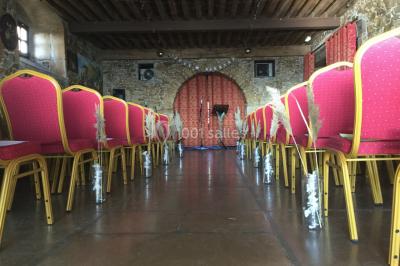 Miniature Location salle Frontonas (Isère) - Château de Saint Julien #10 Gâteau rectangulaire décoré de fruits rouges, de crème et de bougies indiquant le chiffre 60, posé sur un plateau argenté.