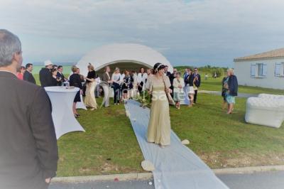 Miniature Location salle La Brée-les-Bains (Charente-Maritime) - Ile d'Oléron Vignoble Pinard Maxime #13 Salle de distillation avec alambics en cuivre, équipements en acier inoxydable et sol carrelé clair.
