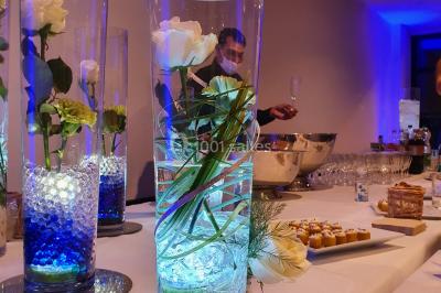 Miniature Location salle Baillet-en-France (Val-d'Oise) - Le Bon Temps #15 Plateaux de bouchées apéritives variées, incluant brochettes de tomates-mozzarella et autres amuse-bouches.